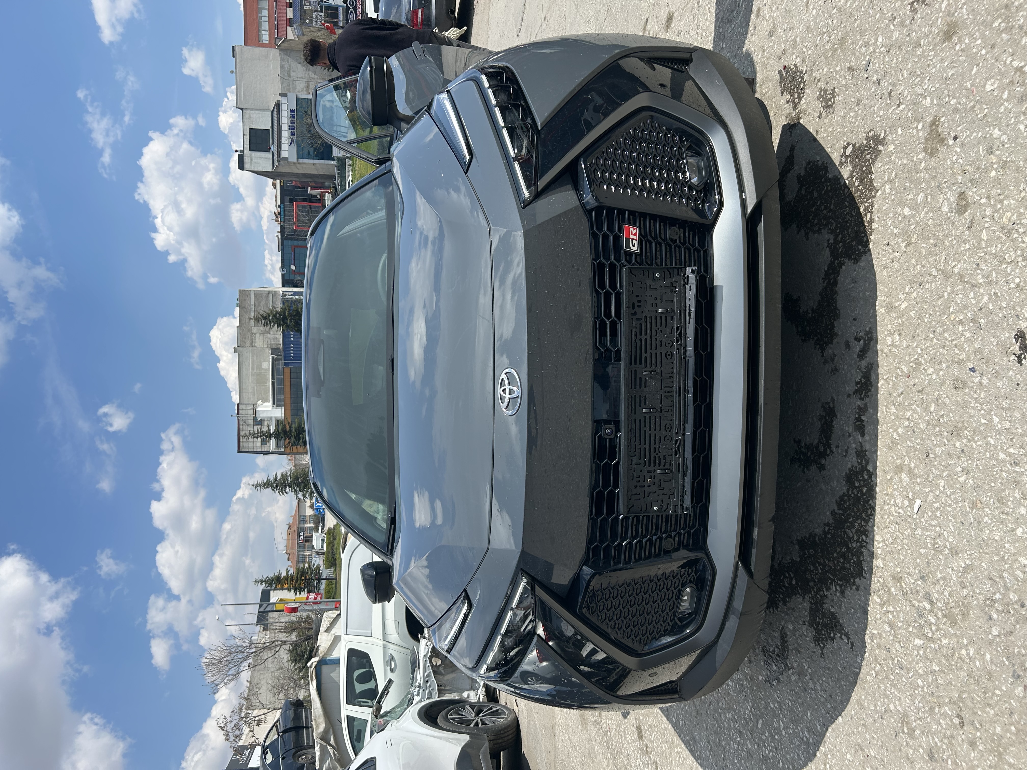 TOYOTA C-HR ÖN FAR